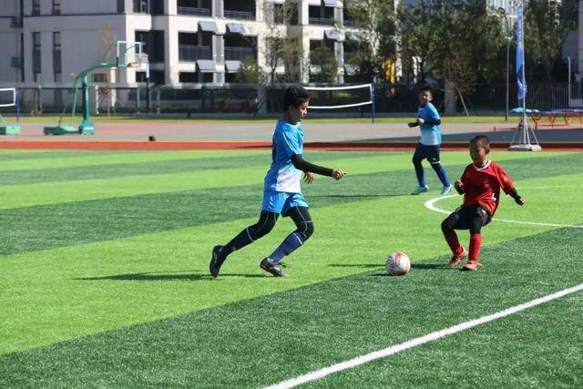 76人签约詹姆斯评级：A+！无敌性价比助力争冠 多方面高度适配